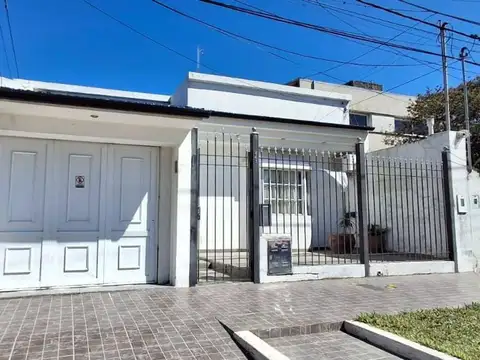 Casa en Venta sobre Calle Tarragona al 800.