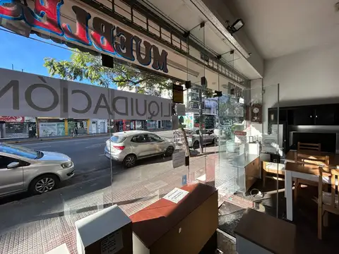 GRAN LOCAL DE DOS PISOS EN EXCELENTE UBICACION
