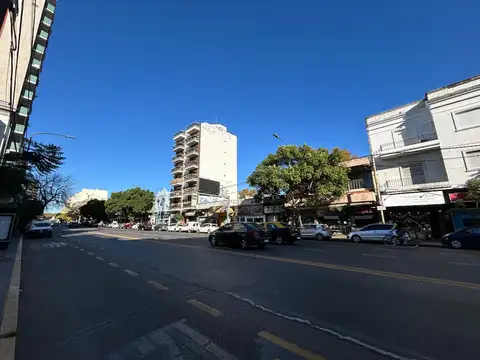 TRINVIRATO 4000, Piso P.B.
