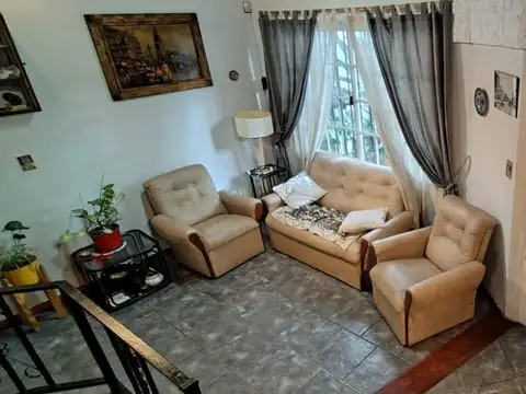 Casa en Venta con 3 cocheras