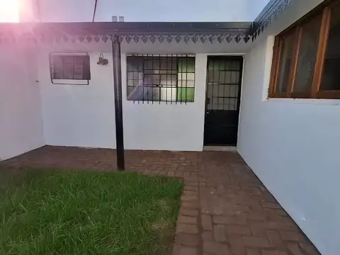 Depto Tipo Casa en Alquiler de 3 ambientes