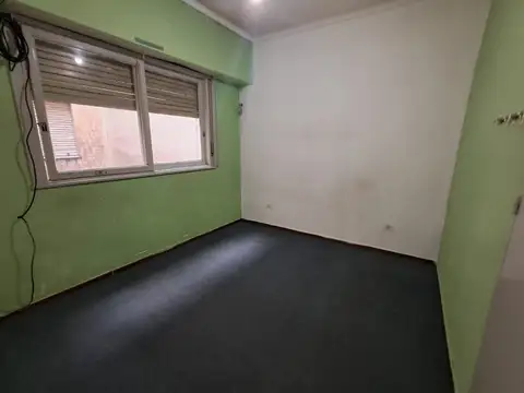 DEPARTAMENTO 2 AMBIENTES PRIMER PISO POR ESCALERA CON BAJAS EXPENSAS.REF.834