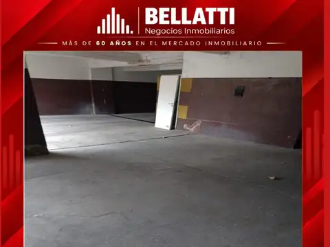 AMPLIA COCHERA.  20 MTS . CON MUY FACIL MANIOBRABILIDAD !!!!