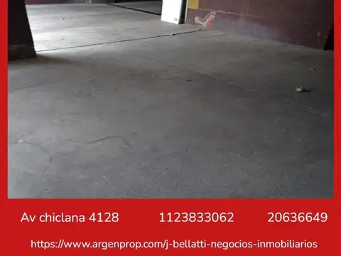 AMPLIA COCHERA.  20 MTS . CON MUY FACIL MANIOBRABILIDAD !!!!