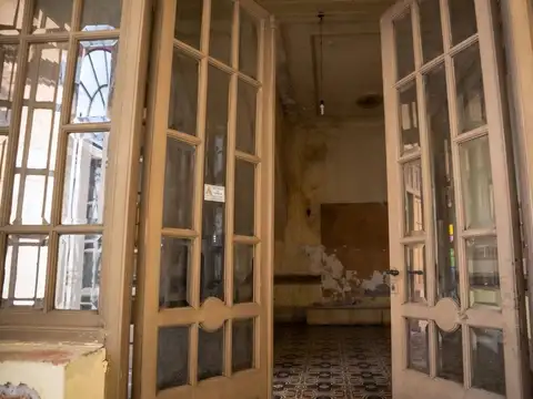 Local en Venta 81 años