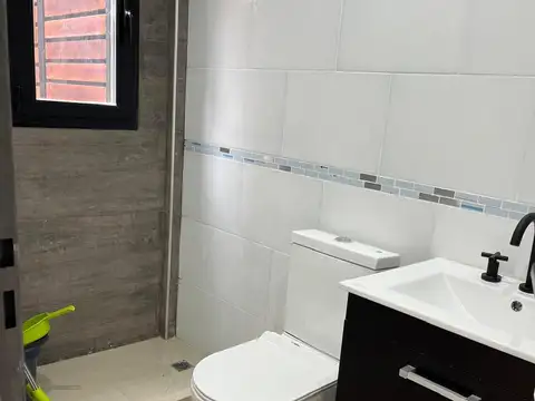 LOCAL A ESTRENAR - SALTA 2981  a 100 mts de Av. Independencia