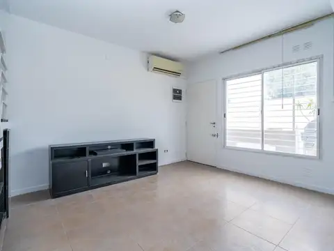 Casa en Alquiler con 1 cochera