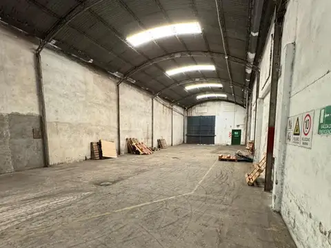 VENTA - Deposito en 27 de Febrero al 3700