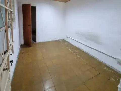 VENTA CASA EN MONTE GRANDE CON AMPLIO TERRENO