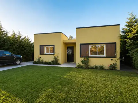 Casa  en Alquiler en Barrio Santa Elena, Pilar del Este, Pilar
