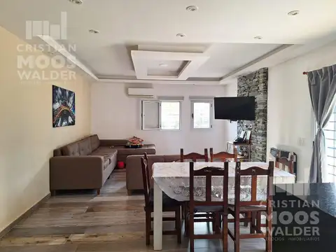 Casa en Venta con 2 cocheras