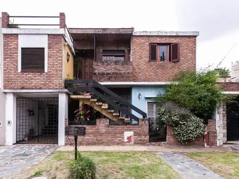Venta Casa p/ 2 familias c/ patio, coch y terraza