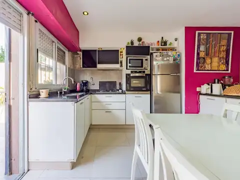 Casa 5 ambientes con 3 baños