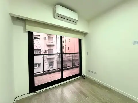 Paraguay 2400, Piso 4