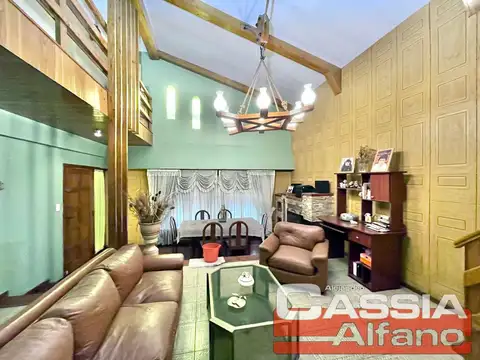 Casa 5 ambientes con 2 baños