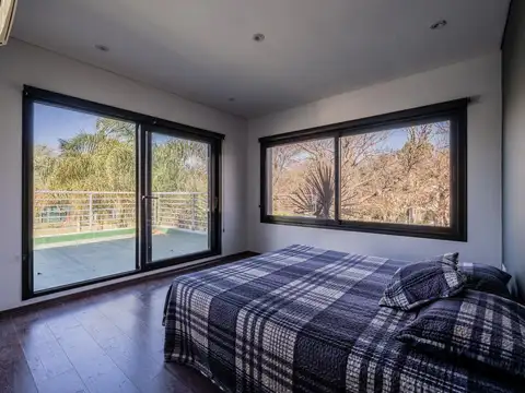 Casa 6 ambientes con 4 baños