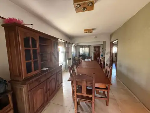 Casa en esquina lista para habitar, con múltiples accesos y gran potencial – 518 esquina 8