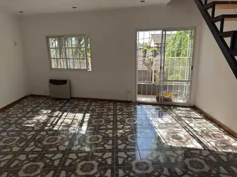 Depto Tipo Casa en Alquiler 36 años