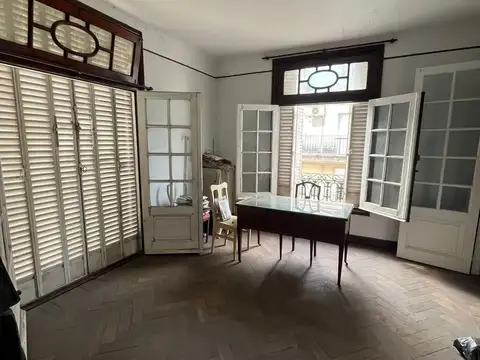 Amplio piso 9 ambientes - con balcón y terraza - Retiro