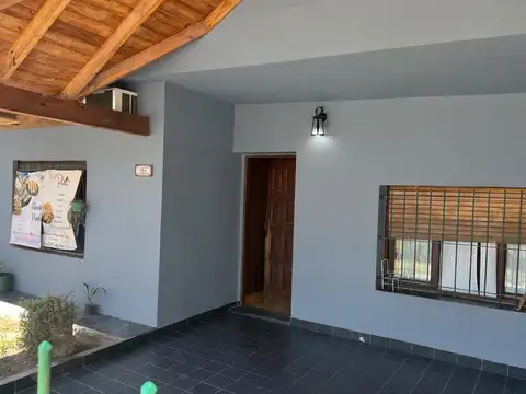 Dos Casas de tres ambientes cada una, Merlo