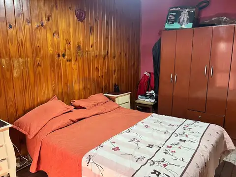Casa 6 ambientes con 2 baños