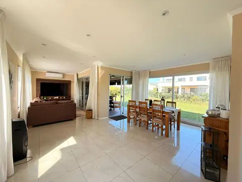 Casa en Alquiler de 3 dormitorios