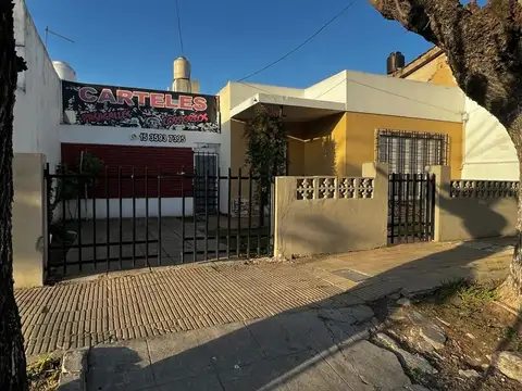 CASA LOTE PROPIO EN VENTA 3 AMBIENTES CON GARAJE Y JARDIN