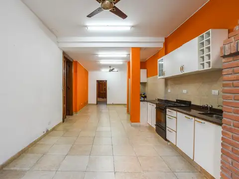 Casa 6 ambientes con 2 baños