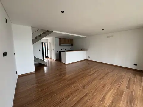 Casa 5 ambientes con 3 baños