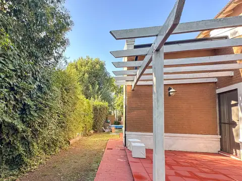 Casa 6 ambientes con 2 baños