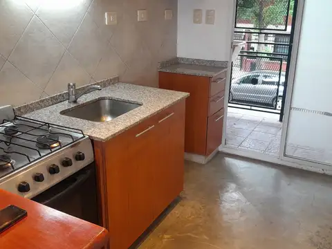 MUY LINDO P.H POR ESCALERA SOLO 3 DPTOS.