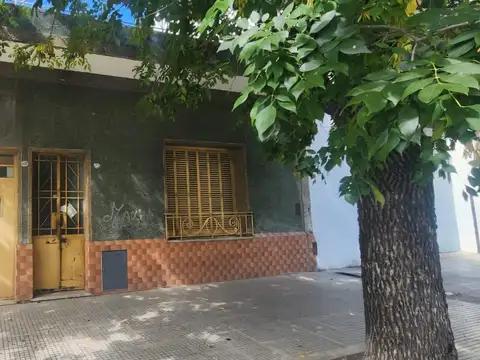 Casa 5 amb a refaccionar c/ galpón 292 m² Edif. - Mataderos