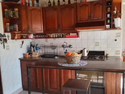 Casa 6 ambientes con 2 baños