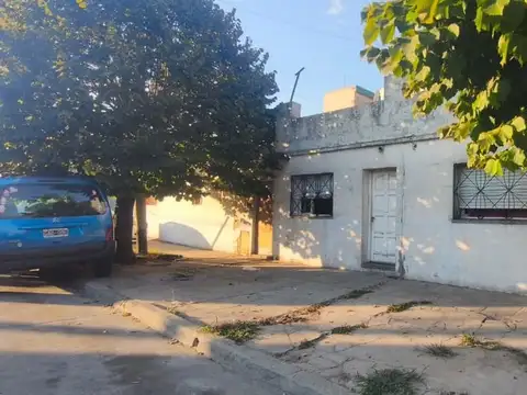 CASA 3AMB/ MULTIFAMILIAR ESQUINA A RECICLAR VENTA