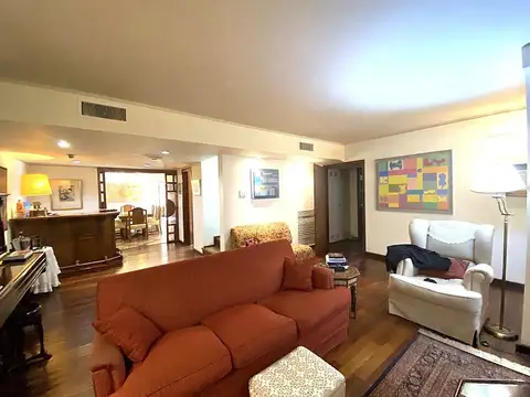 Casa 8 ambientes con 4 baños