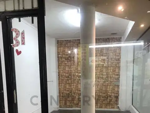 Venta de Local Comercial con Baulera en Galería Dufau – Flores
