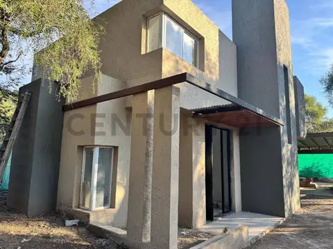 RESIDENCIA DE CATEGORIA EN COUNTRY EL BOSQUE - 3 DORMITORIOS