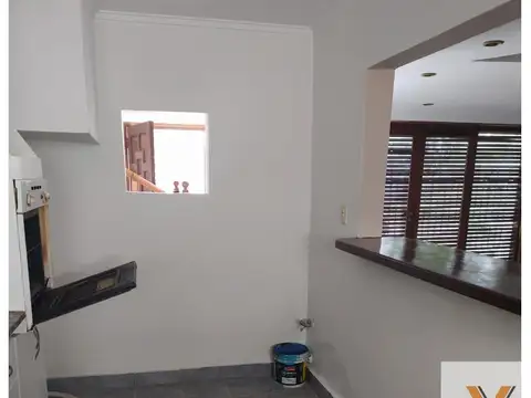 Casa 6 ambientes con 2 baños