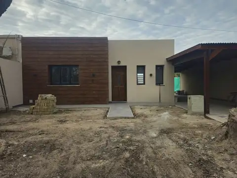 NAPOLES AL 500 SE VENDE CASA 1 DORMITORIO  EN SAN JERONIMO SUD