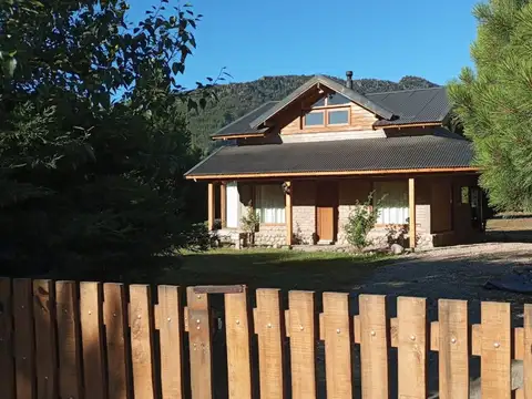 casa 3 ambientes en venta en Meliquina con parque 