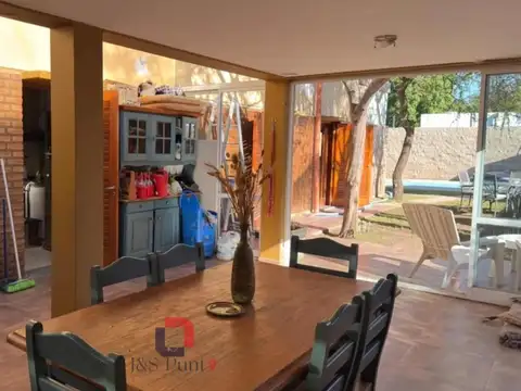 Casa en Venta con 3 cocheras