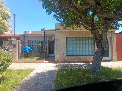 Casa venta tres ambientes San Justo