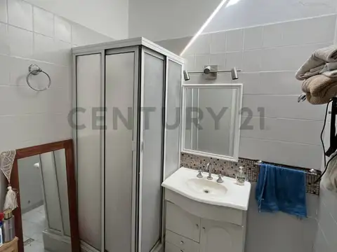 Hipolito Yrigoyen 2400, Piso 0