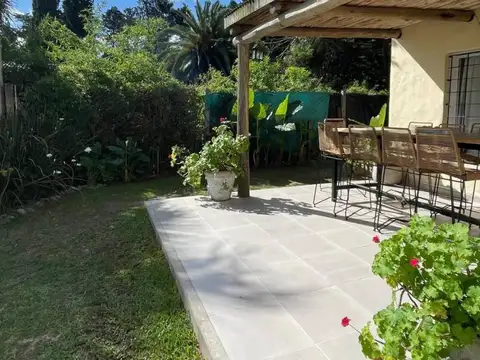 Casa en Alquiler con 1 cochera
