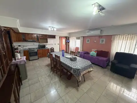 Casa 5 ambientes con 3 baños