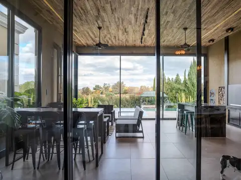 Imponente propiedad en Pilar Golf | VCO Propiedades