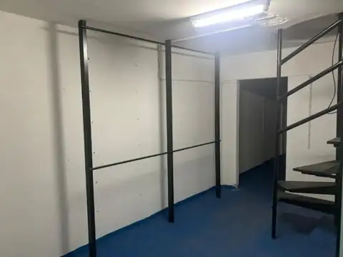 Local comercial en galería -  PB y Sótano - 44m² totales  - Retiro