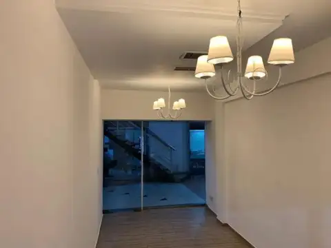 Local comercial en galería -  PB y Sótano - 44m² totales  - Retiro