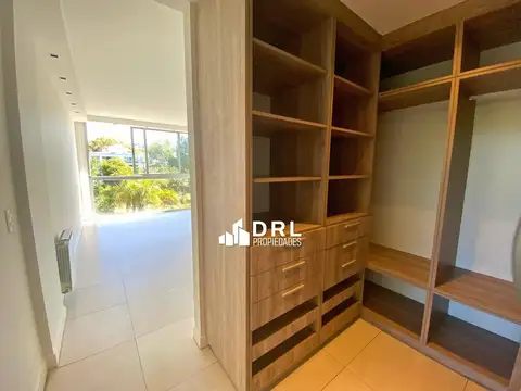 Departamento en Alquiler con 1 cocheras