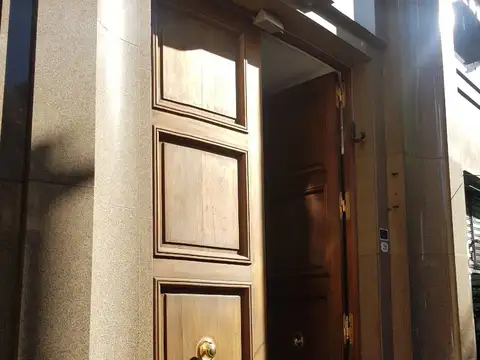 Av. Roque Sáenz Peña 700, Piso 7